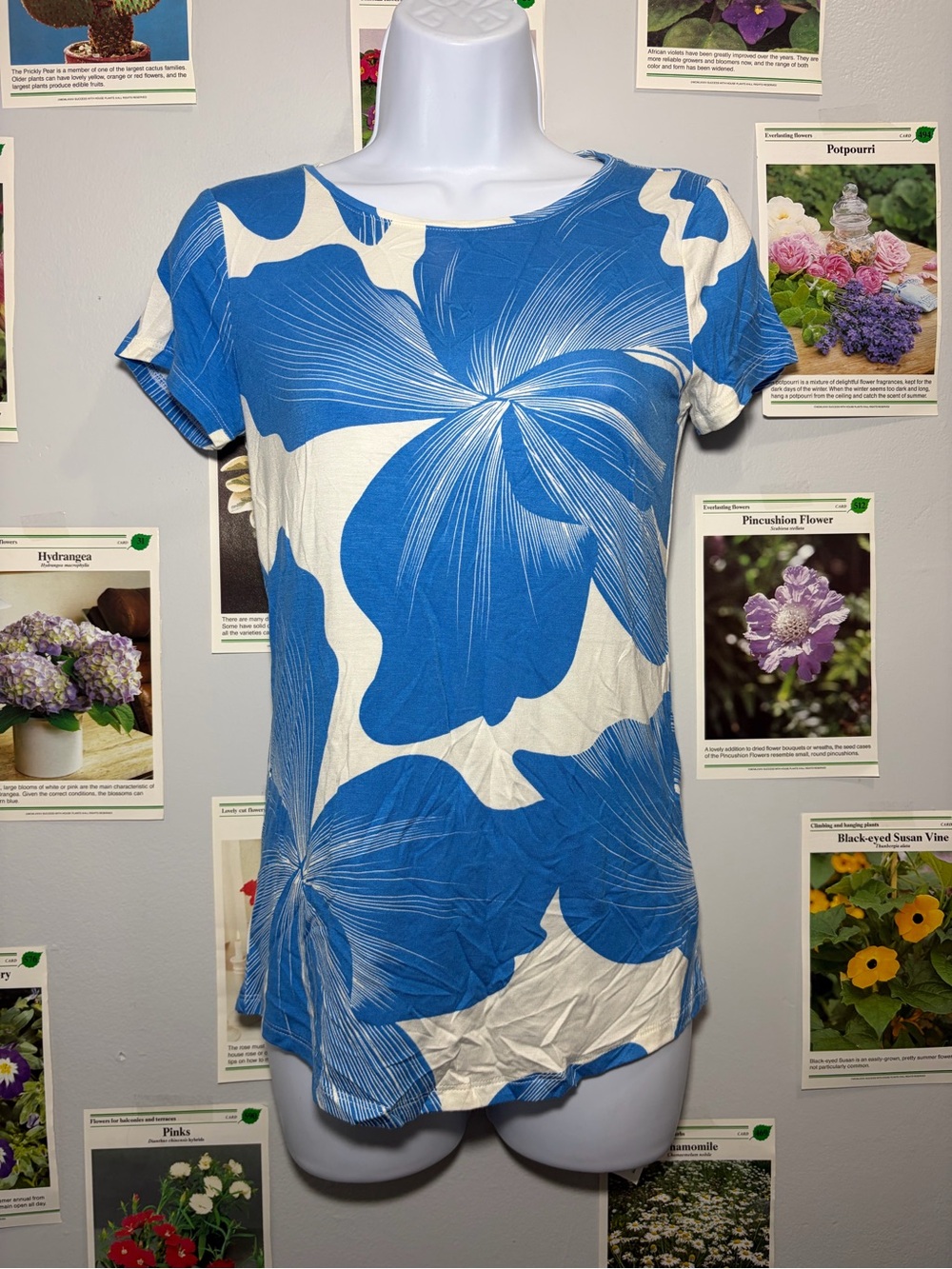 White House Black Market Blue and White Floral Short-Sleeve Tee